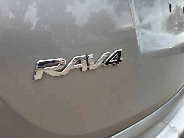 Used 2017 Toyota RAV4 LE FWD image 10