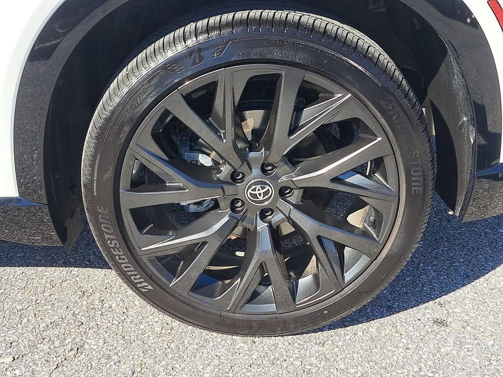 Certified 2025 Toyota Crown Signia Limited image 5