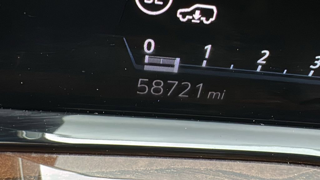 Certified 2021 Cadillac Escalade Premium Luxury Platinum image 18