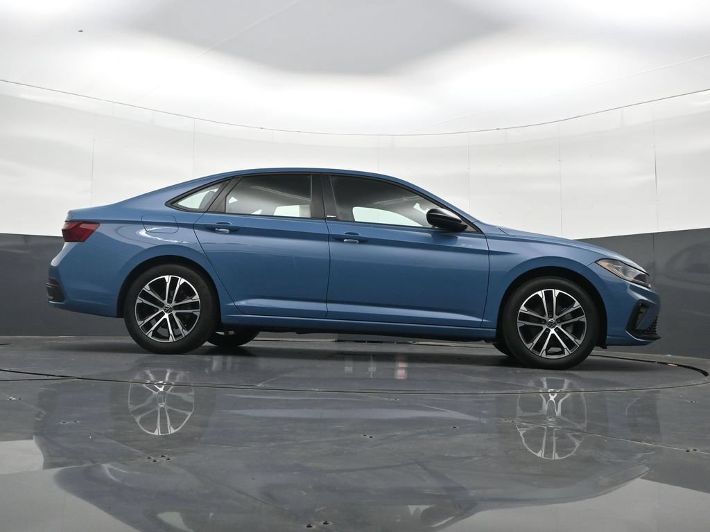 Used 2025 Volkswagen Jetta Sport FWD image 35