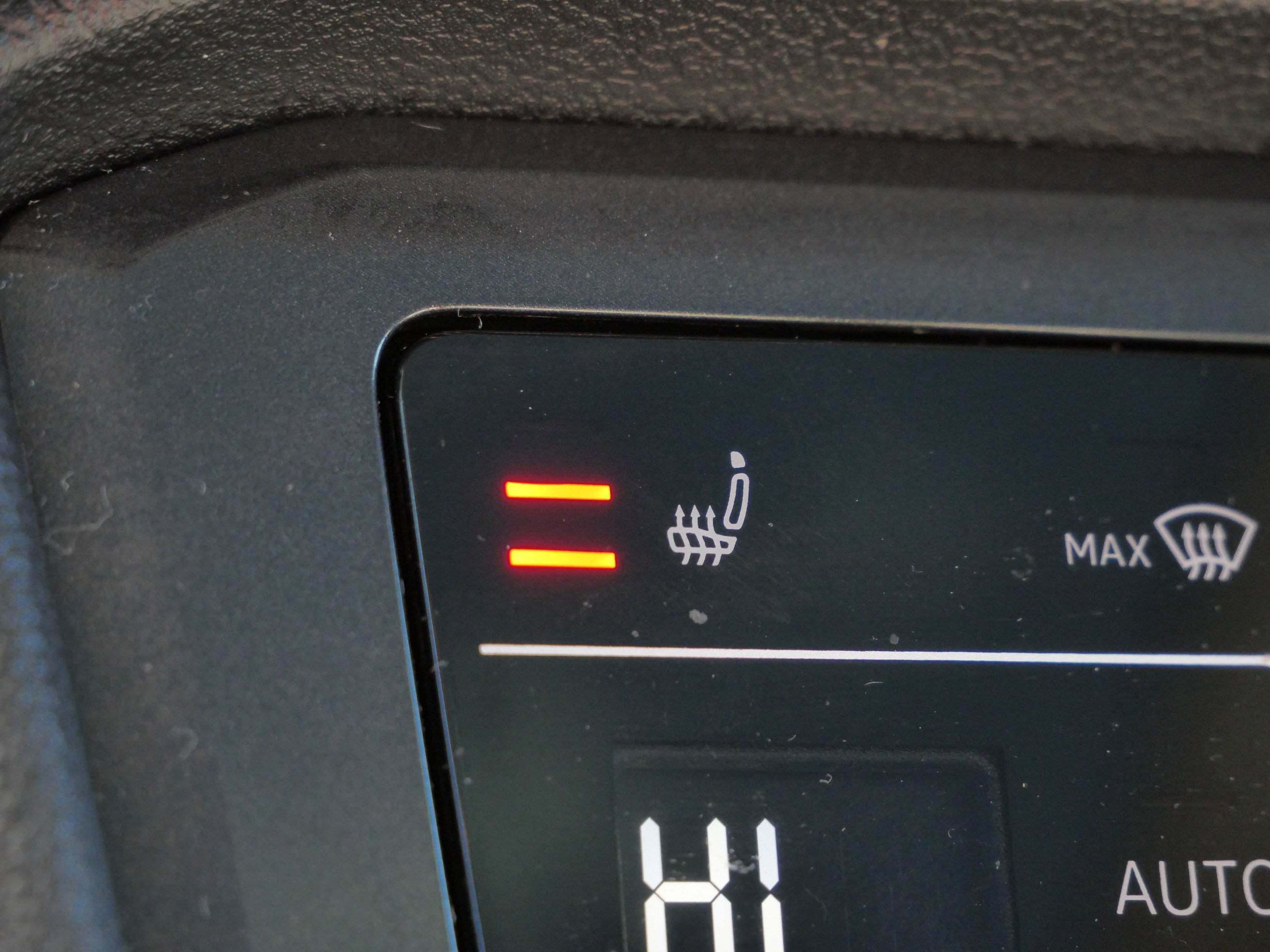 Certified 2022 Volkswagen Tiguan SE image 30