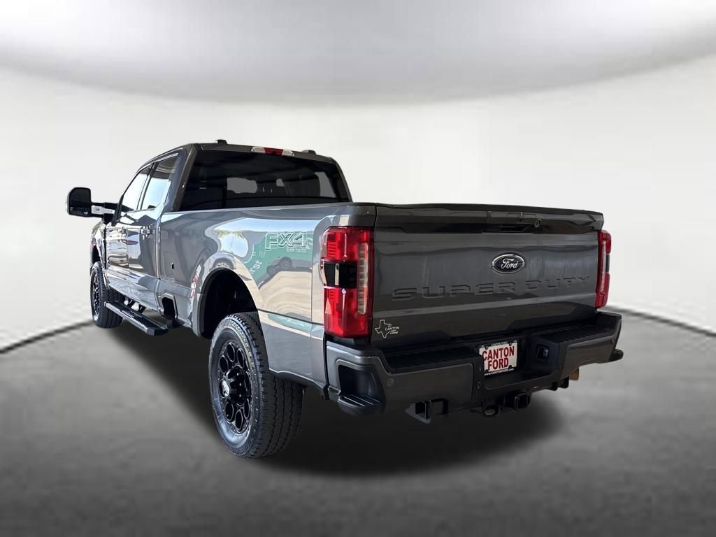 Used 2025 Ford F350 XLT w/ Black Appearance Package image 3