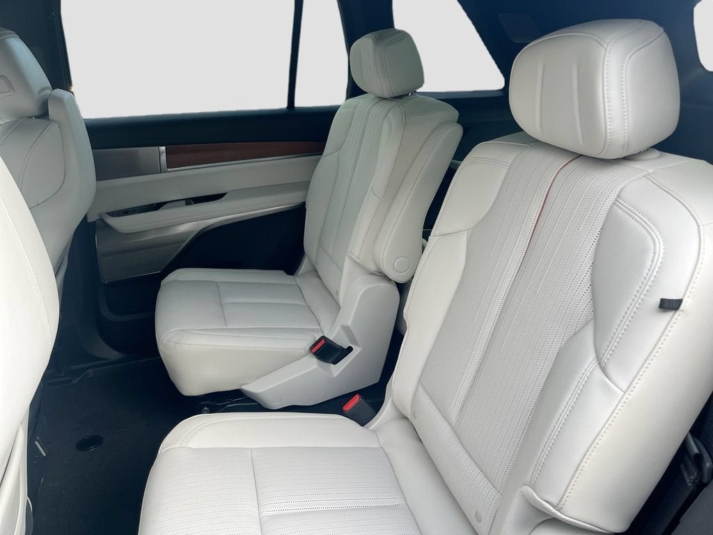 New 2026 Cadillac Vistiq Luxury w/ LPO, Floor Liner Package AWD/4WD image 26
