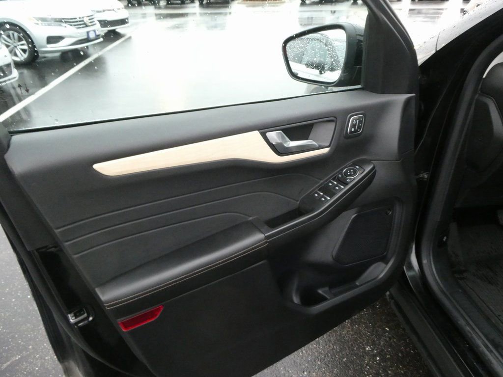 Used 2022 Ford Escape Titanium w/ Titanium Elite Package AWD/4WD image 6