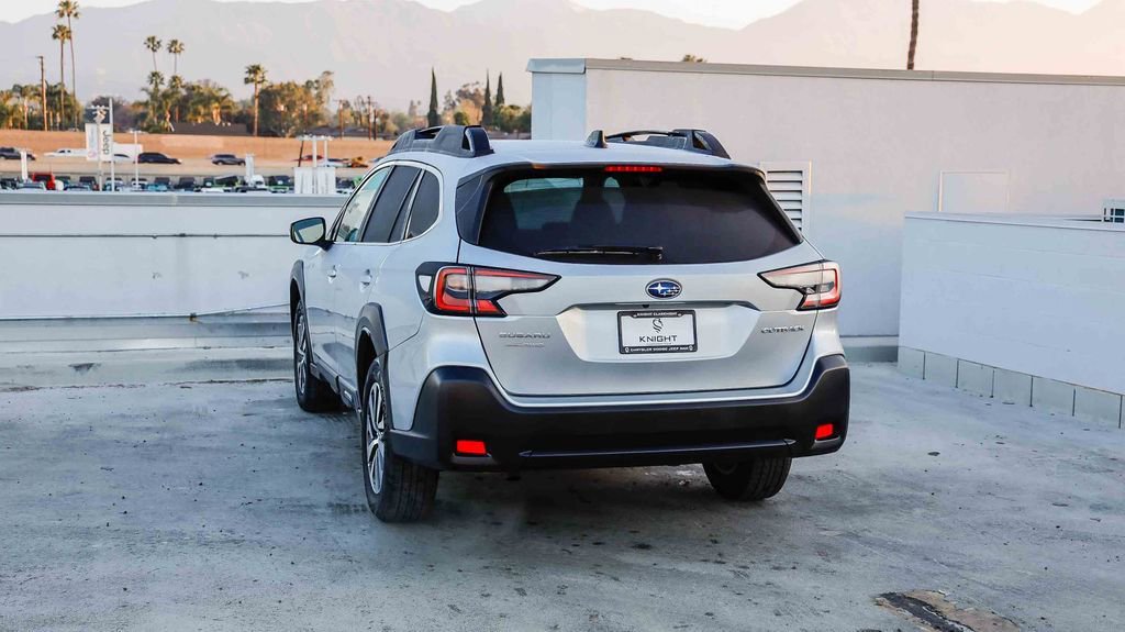 Used 2025 Subaru Outback Premium image 7