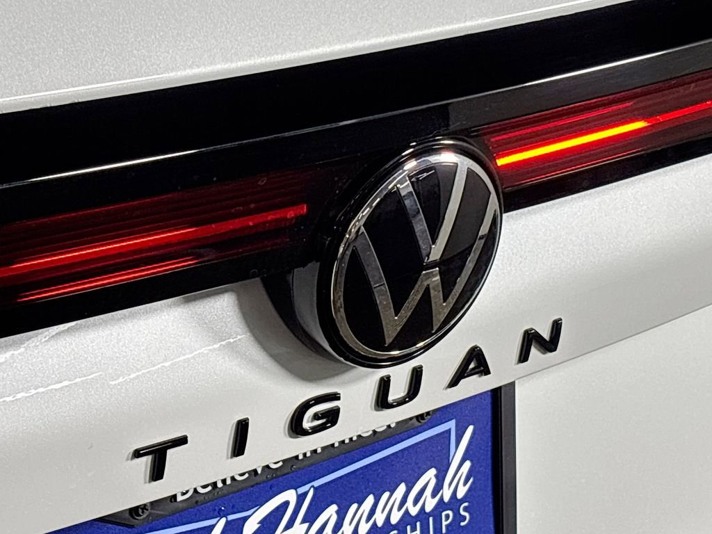 New 2025 Volkswagen Tiguan SE R-Line image 24
