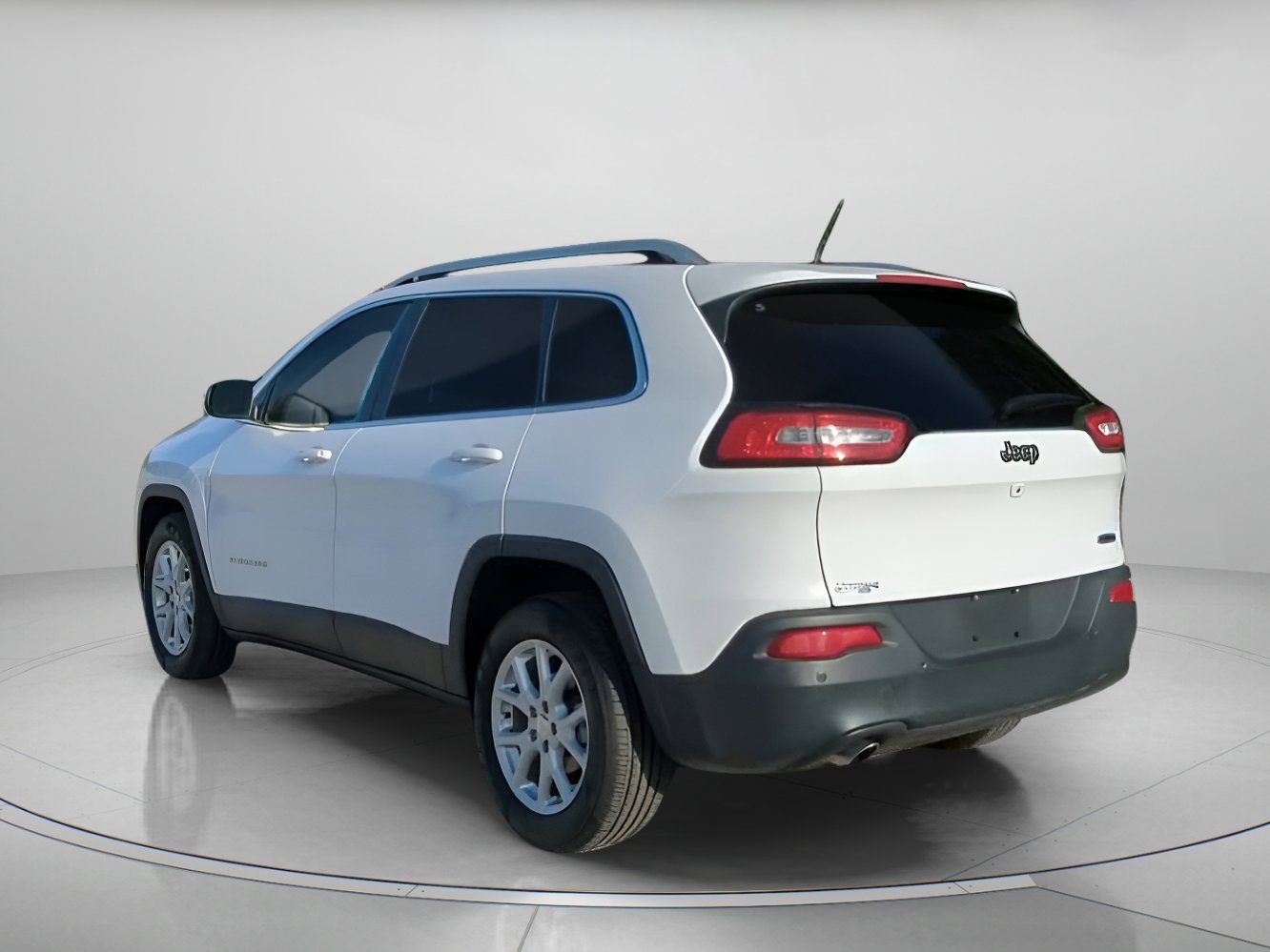 Used 2018 Jeep Cherokee Latitude w/ Safety Group FWD image 21