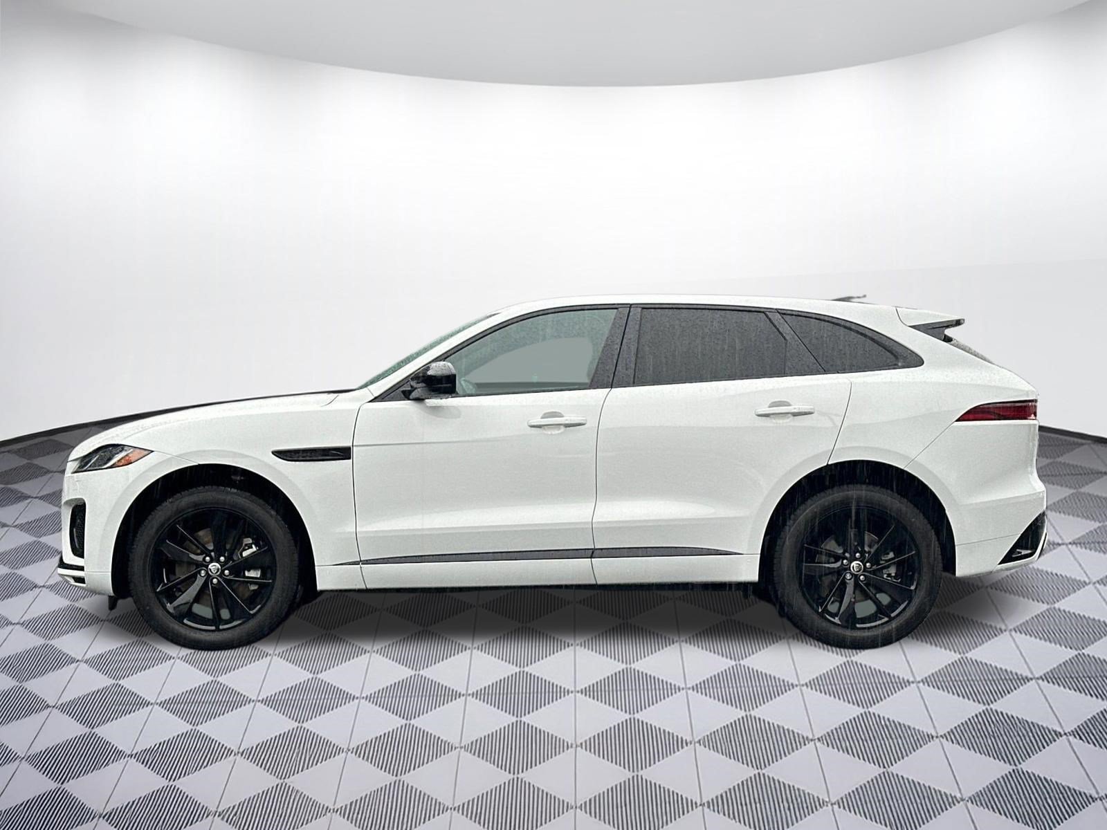 Used 2025 Jaguar F-PACE R-Dynamic S AWD/4WD image 2