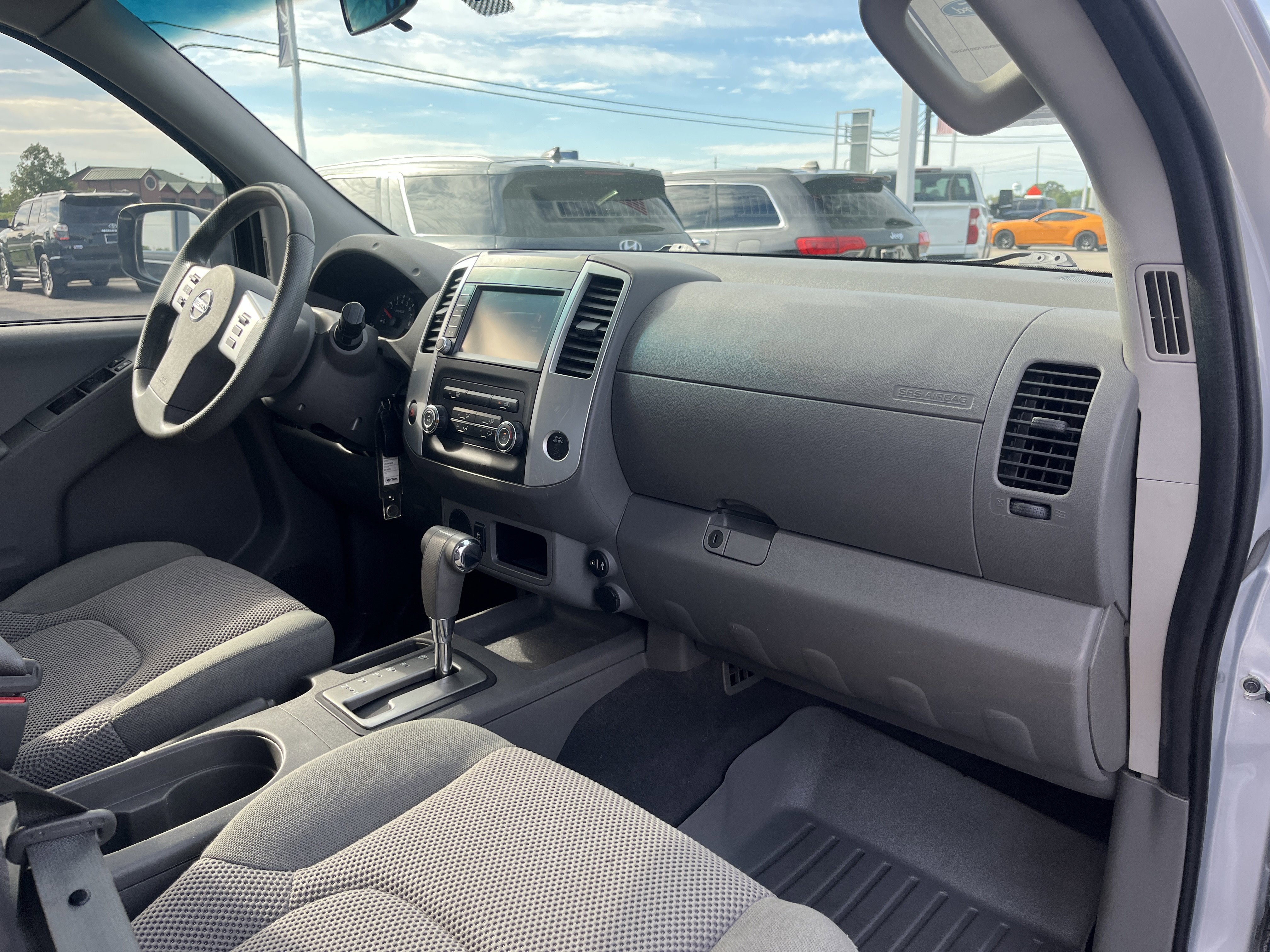 Used 2019 Nissan Frontier SV image 15
