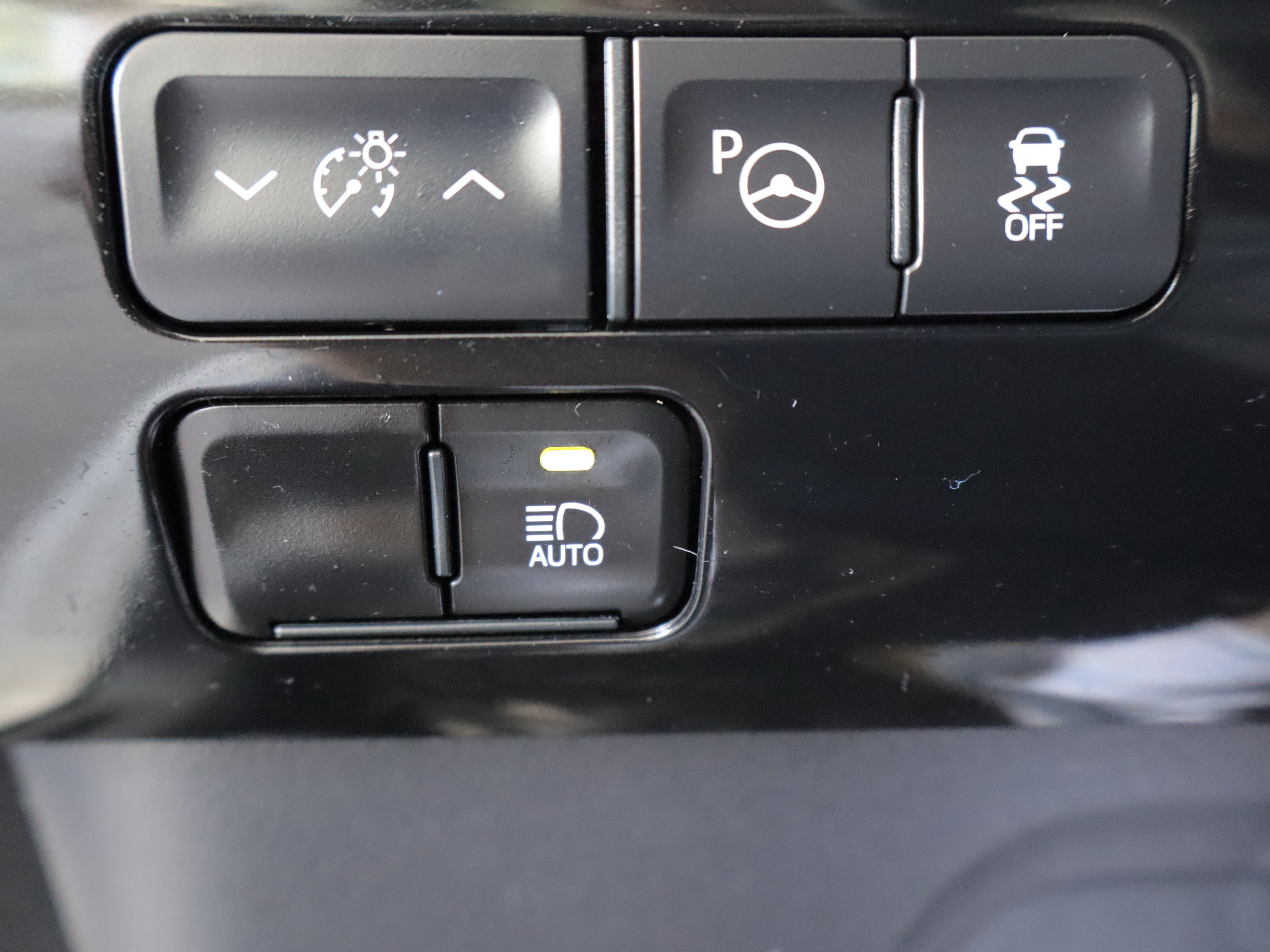 Used 2019 Toyota Prius AWD image 17