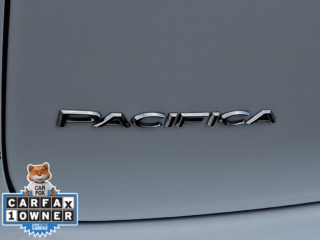 Used 2024 Chrysler Pacifica Touring-L FWD image 30