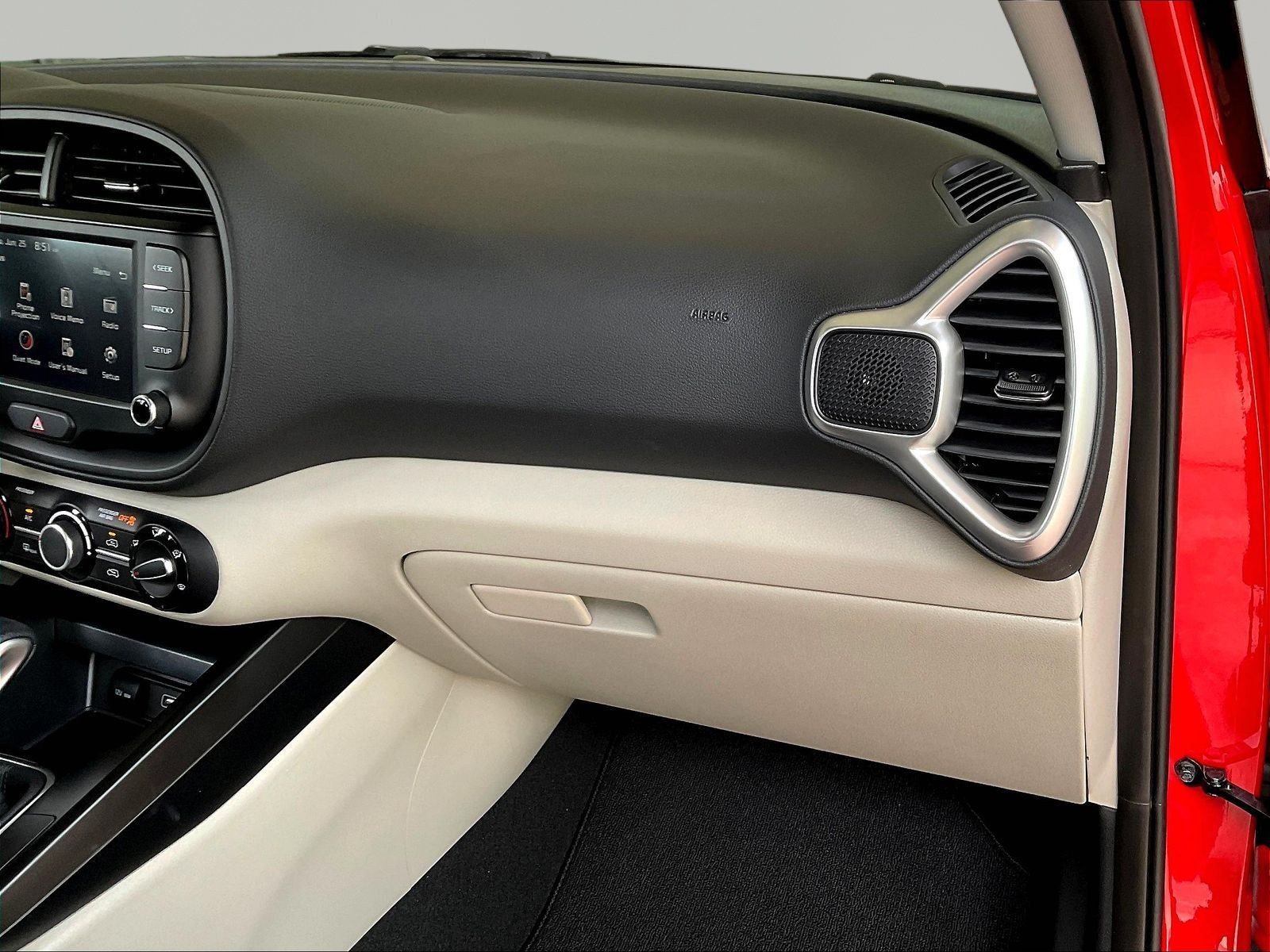 Used 2025 Kia Soul LX w/ LX Technology Package FWD image 24