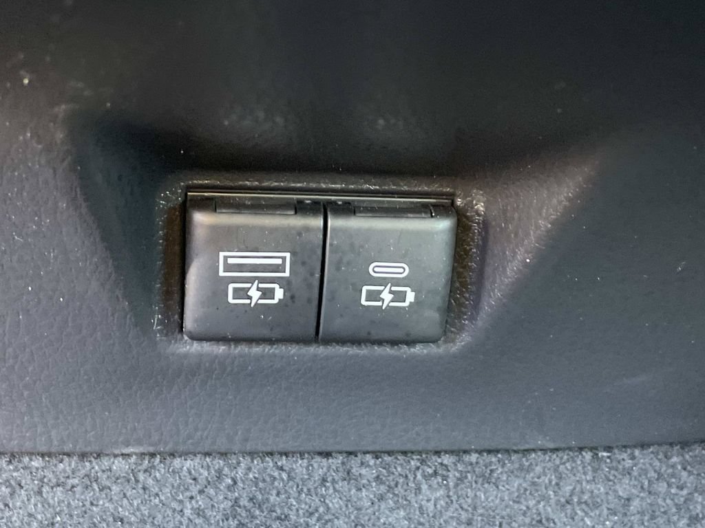 Used 2025 Toyota Camry SE FWD image 17