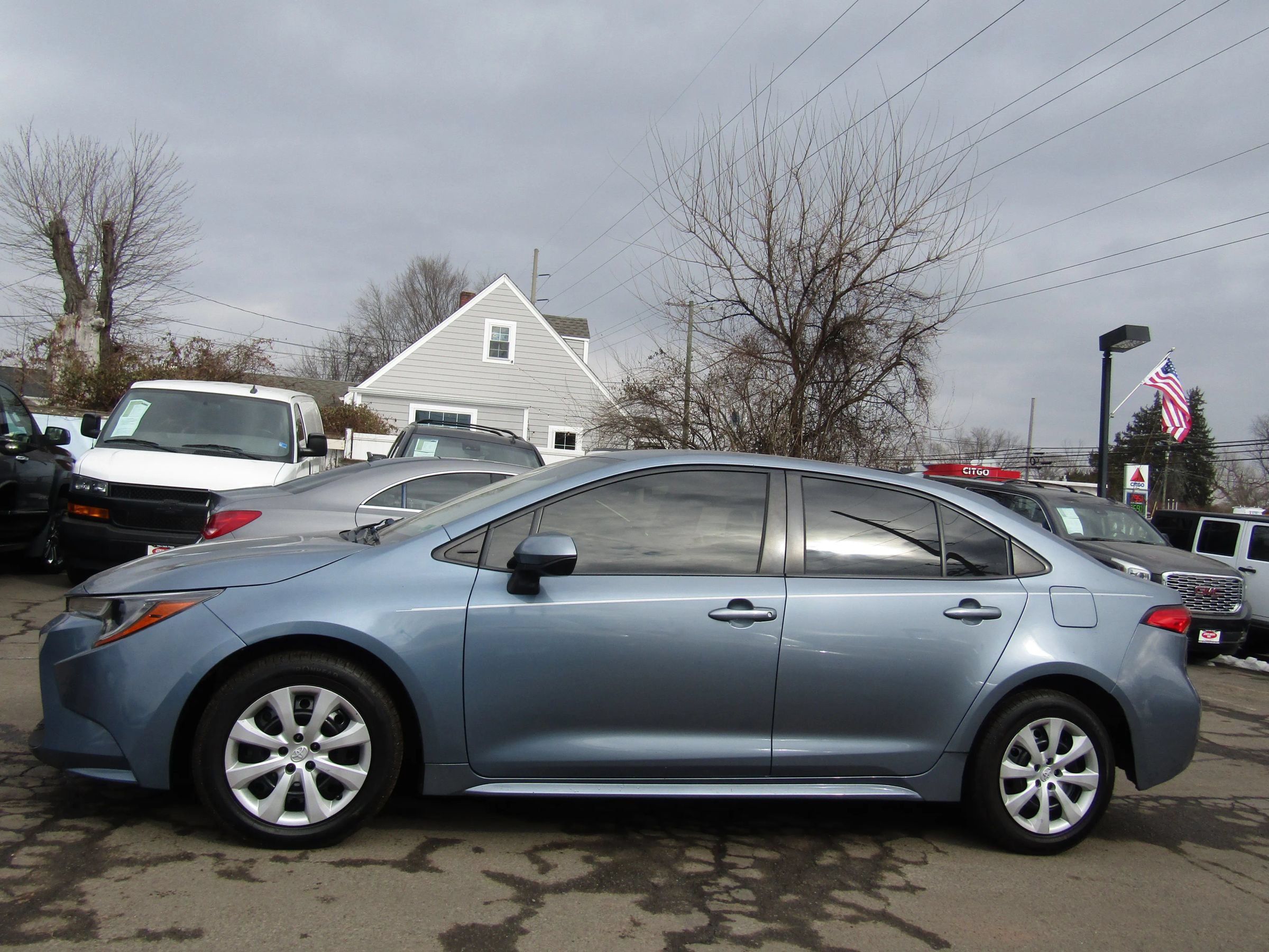 Used 2020 Toyota Corolla LE FWD image 4