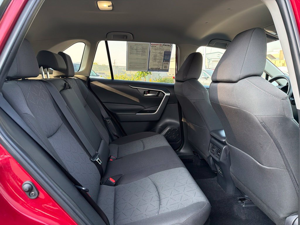 Used 2025 Toyota RAV4 XLE AWD/4WD image 15