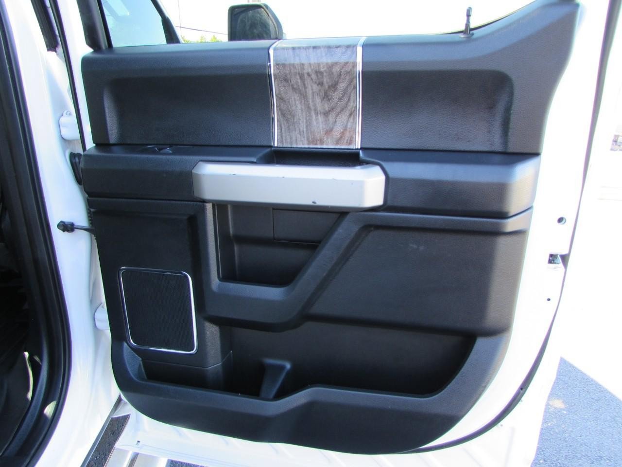 Certified 2018 Ford F350 Lariat w/ Chrome Package AWD/4WD image 19