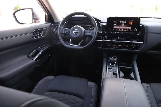 Certified 2025 Nissan Pathfinder SV w/ SV Premium Package FWD image 25