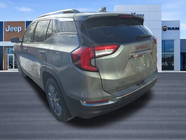 Used 2023 GMC Terrain SLT image 3