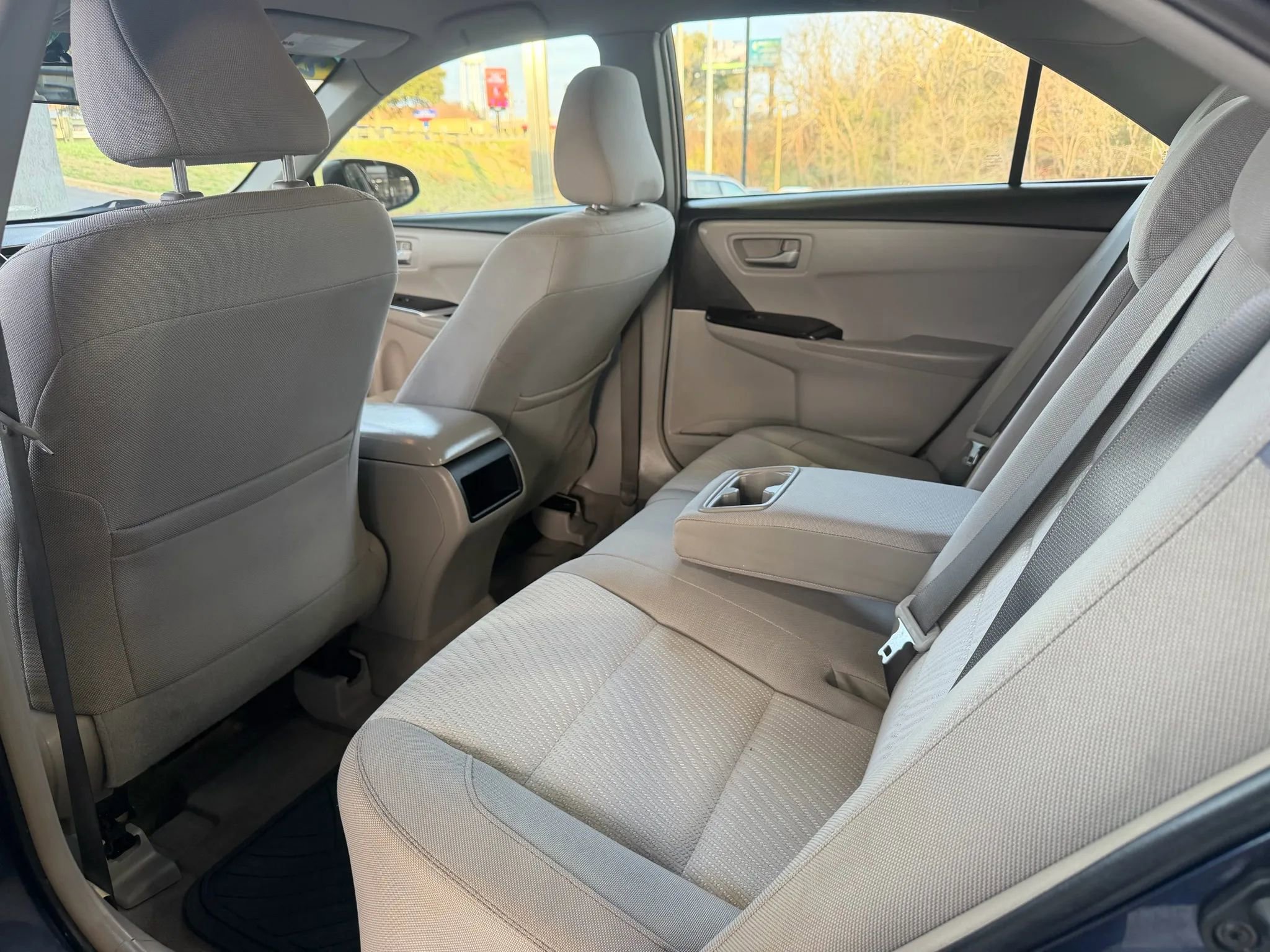 Used 2017 Toyota Camry LE image 19