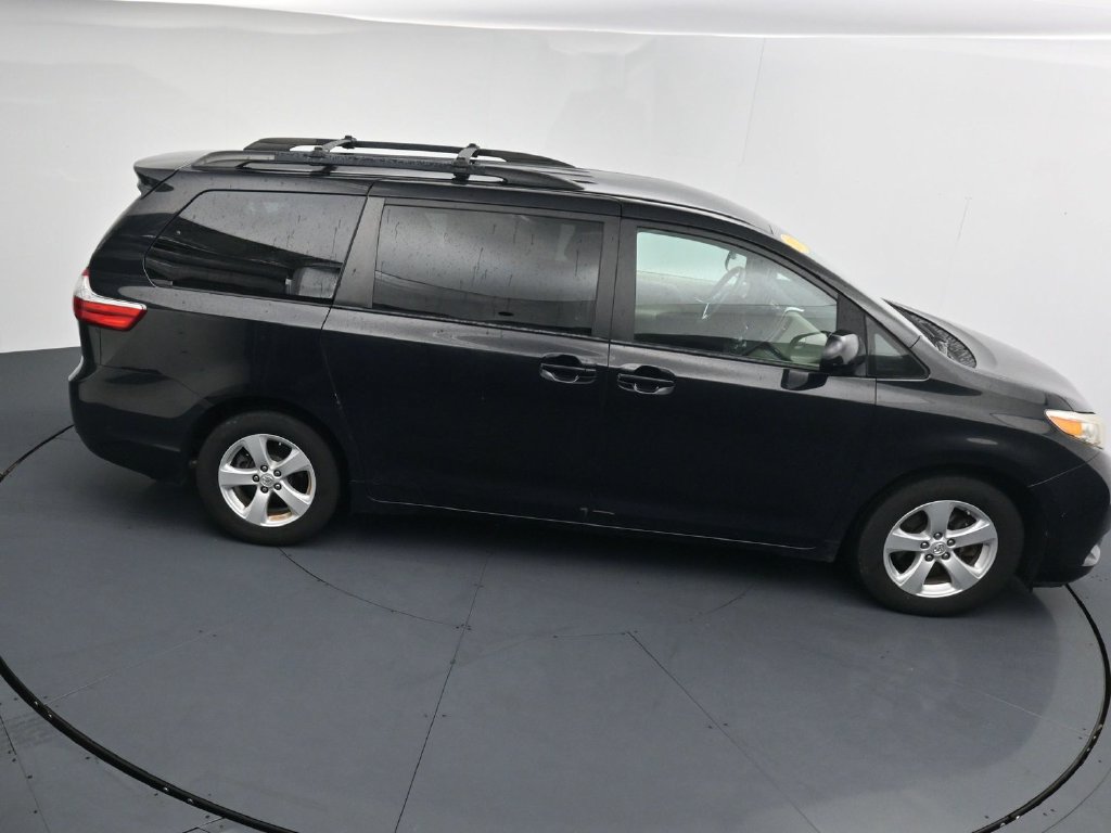 Used 2017 Toyota Sienna LE FWD image 30