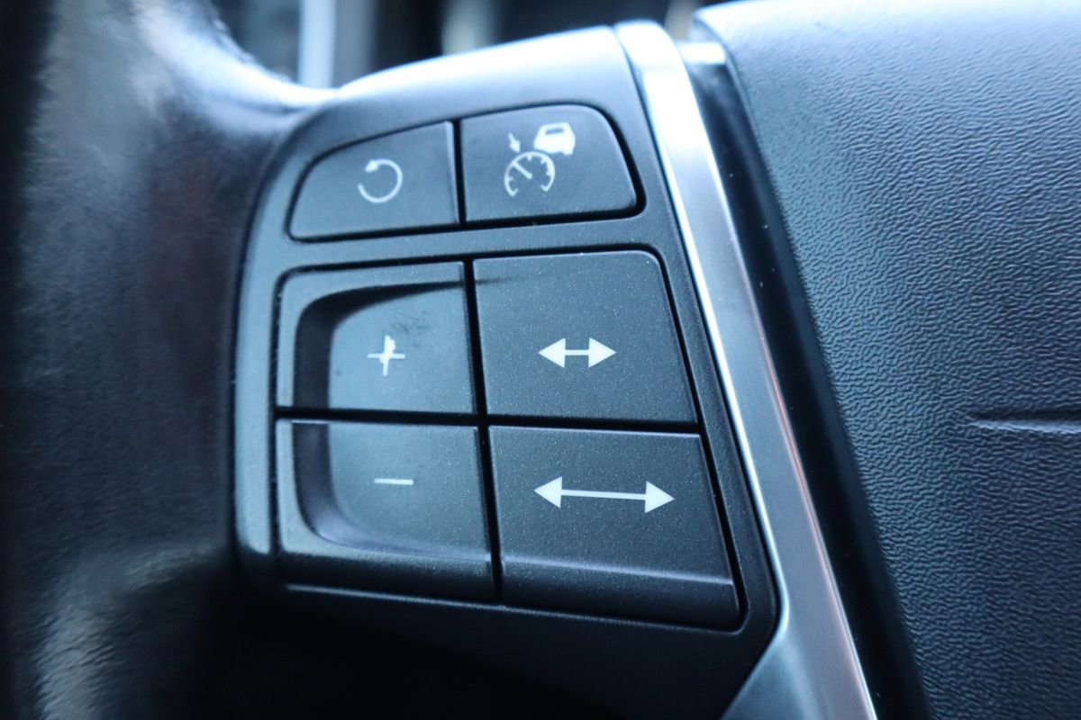 Used 2015 Volvo V60 T5 Platinum image 30