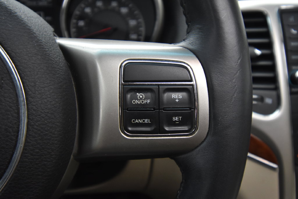 Used 2013 Jeep Grand Cherokee Limited w/ Trailer Tow Group IV AWD/4WD image 28