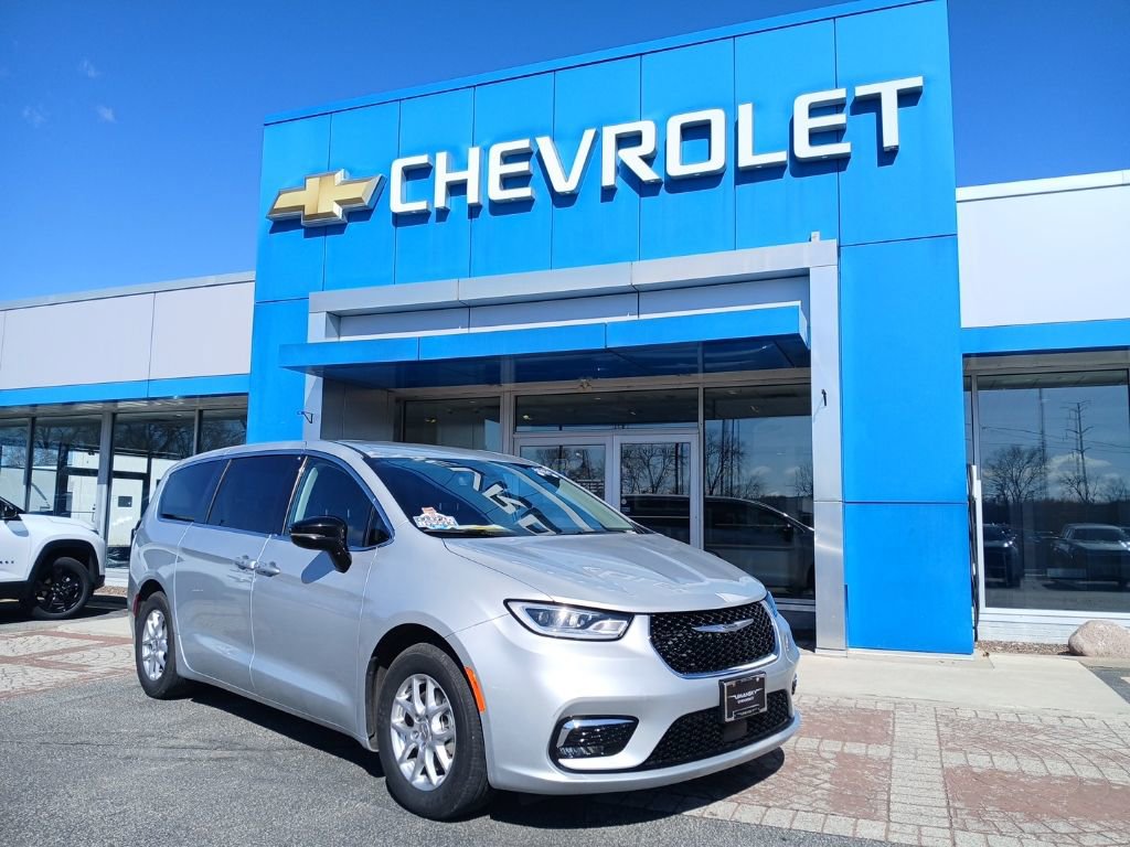 Used 2024 Chrysler Pacifica Touring-L image 1