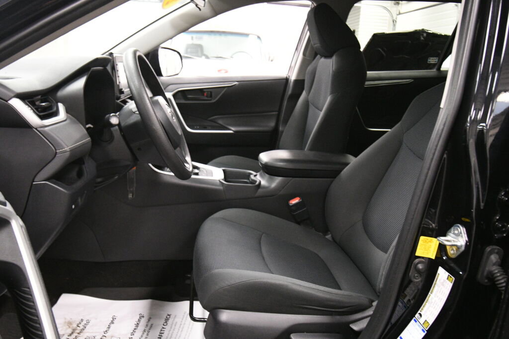 Used 2020 Toyota RAV4 LE w/ Carpet Mat Package image 10