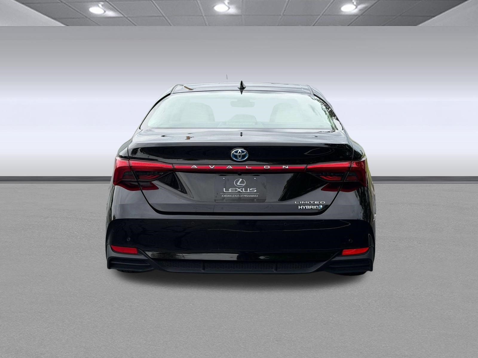Used 2019 Toyota Avalon Limited w/ Advanced Safety Package FWD image 10