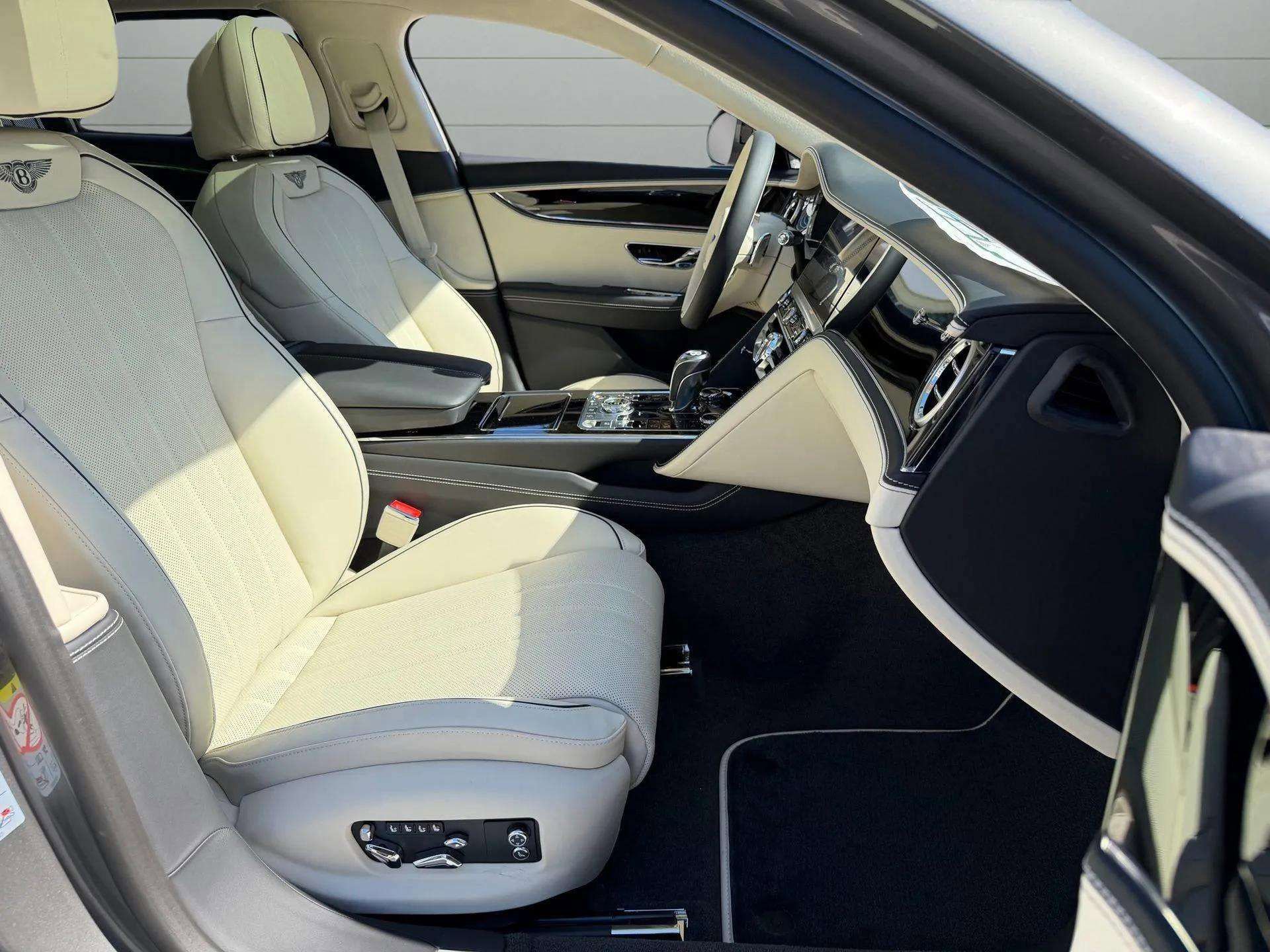 New 2026 Bentley Flying Spur Plug-In Hybrid AWD/4WD image 40