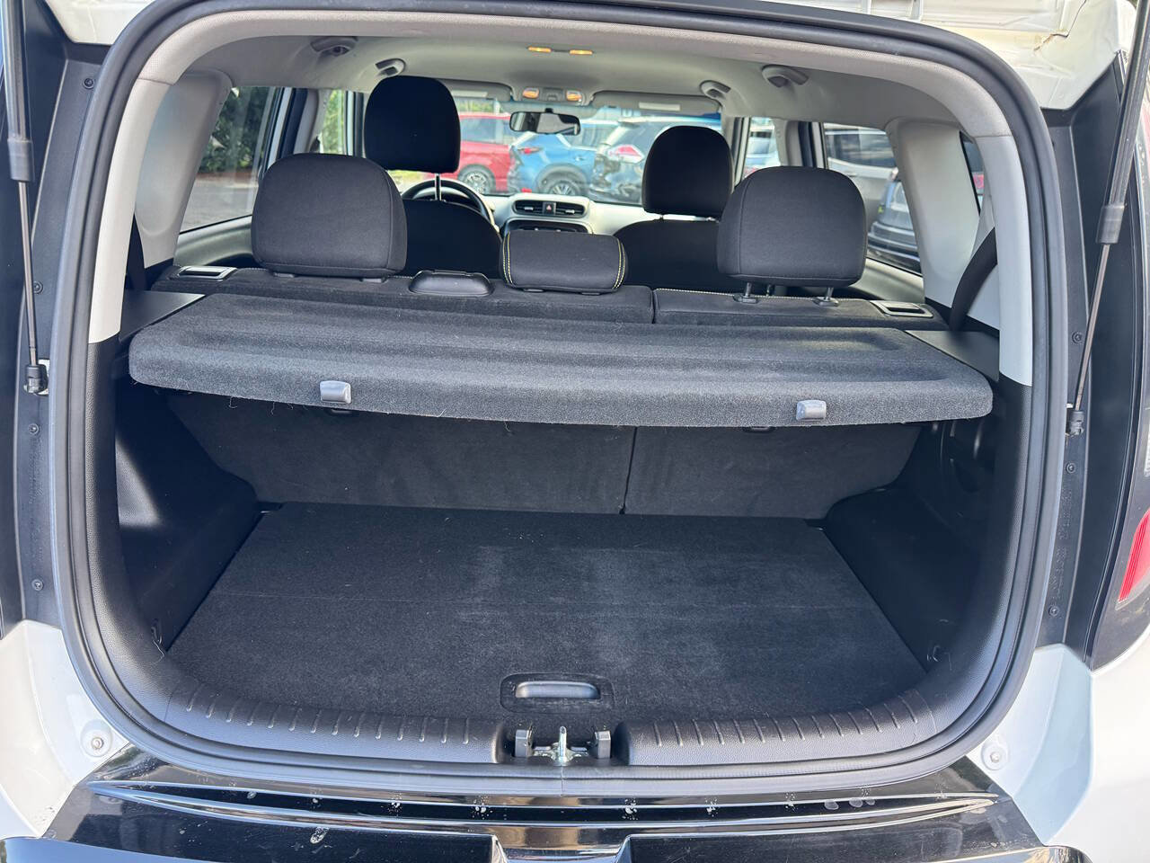 Used 2016 Kia Soul + image 23