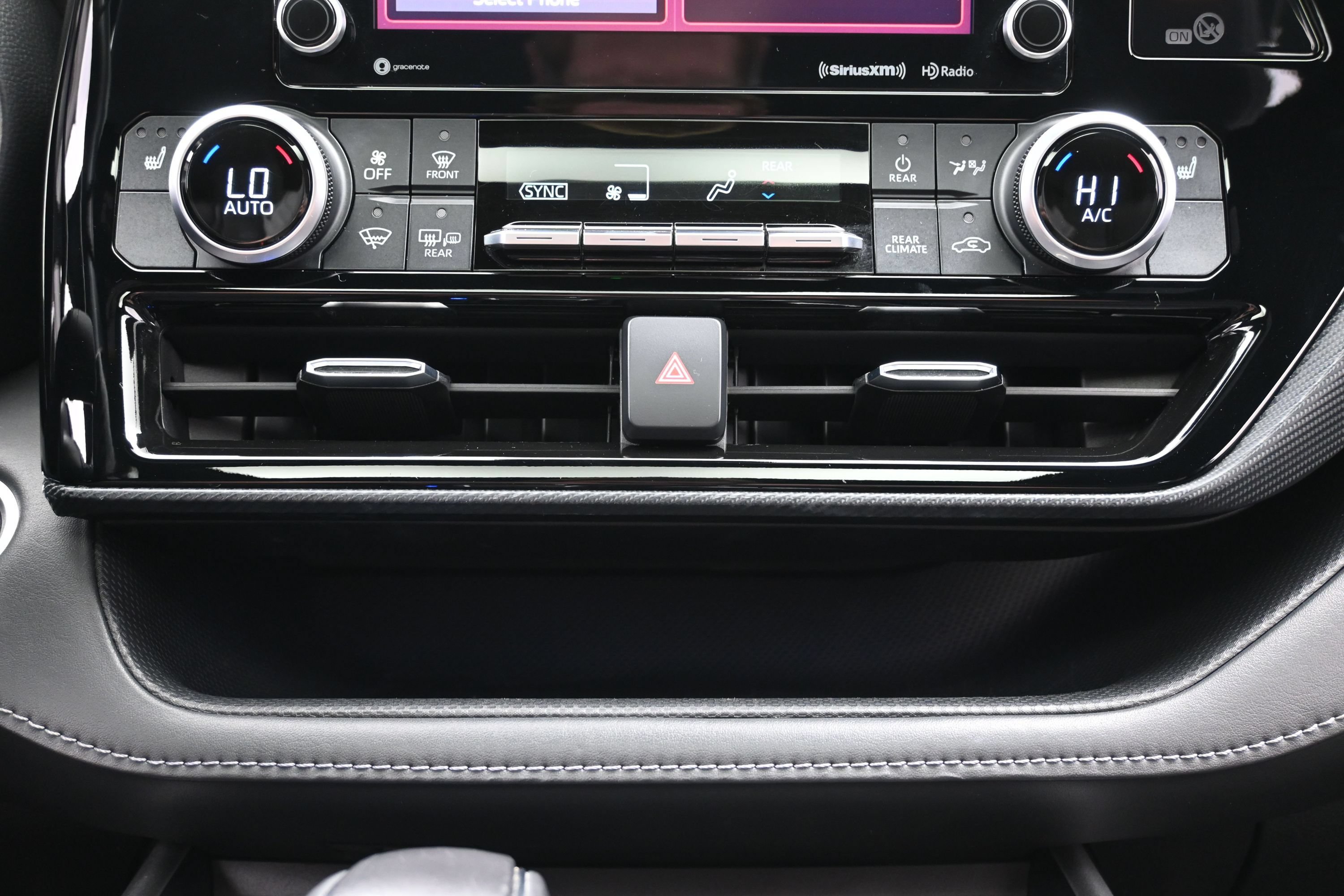 Used 2021 Toyota Highlander XSE FWD image 36