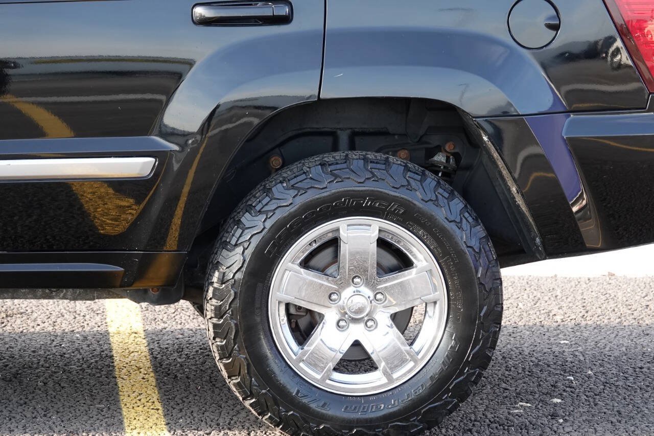 Used 2007 Jeep Grand Cherokee Overland AWD/4WD image 16