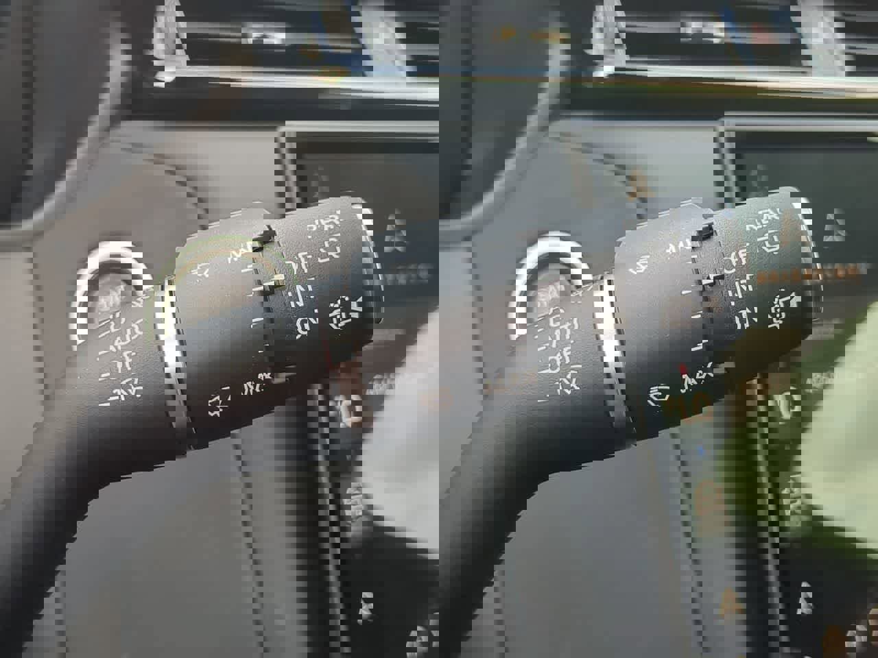 Certified 2026 Land Rover Range Rover Velar Dynamic SE image 27