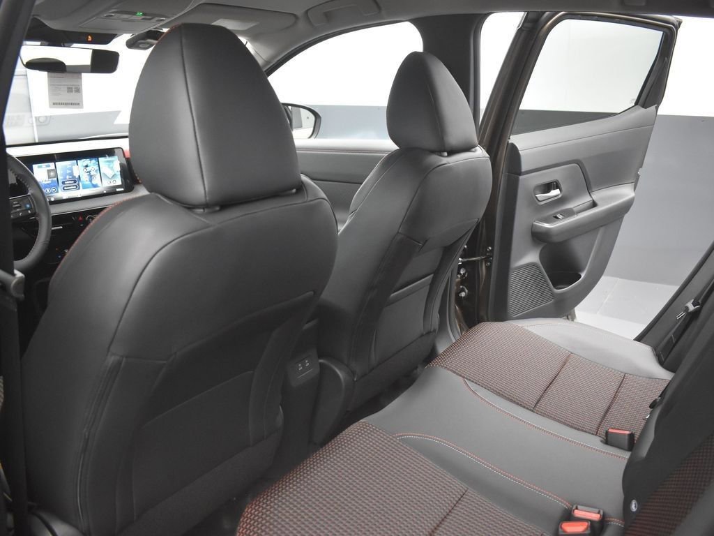 New 2026 Nissan Kicks SR w/ Illumination Package FWD image 14