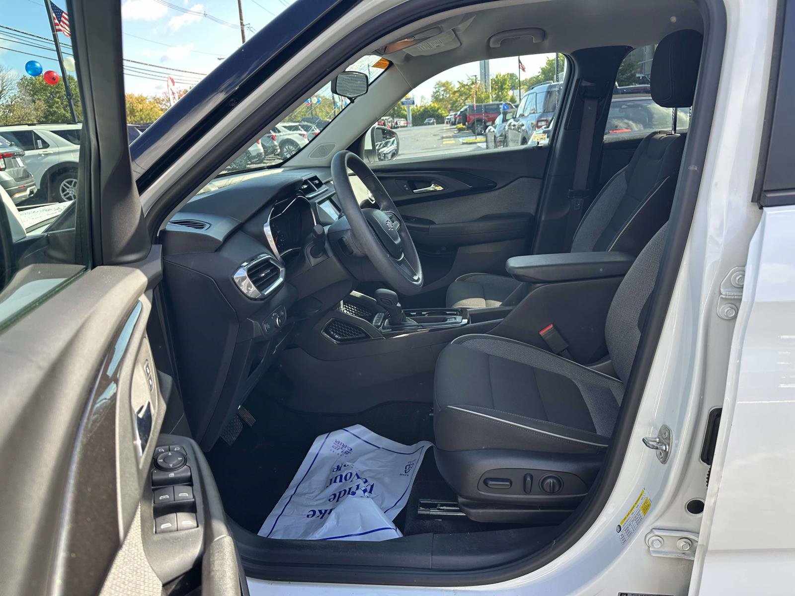 Used 2022 Chevrolet TrailBlazer LT AWD/4WD image 16