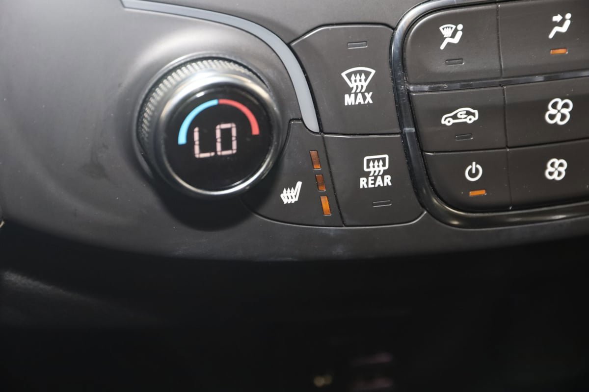 Used 2023 Chevrolet Traverse LT w/ LT Premium Package AWD/4WD image 8