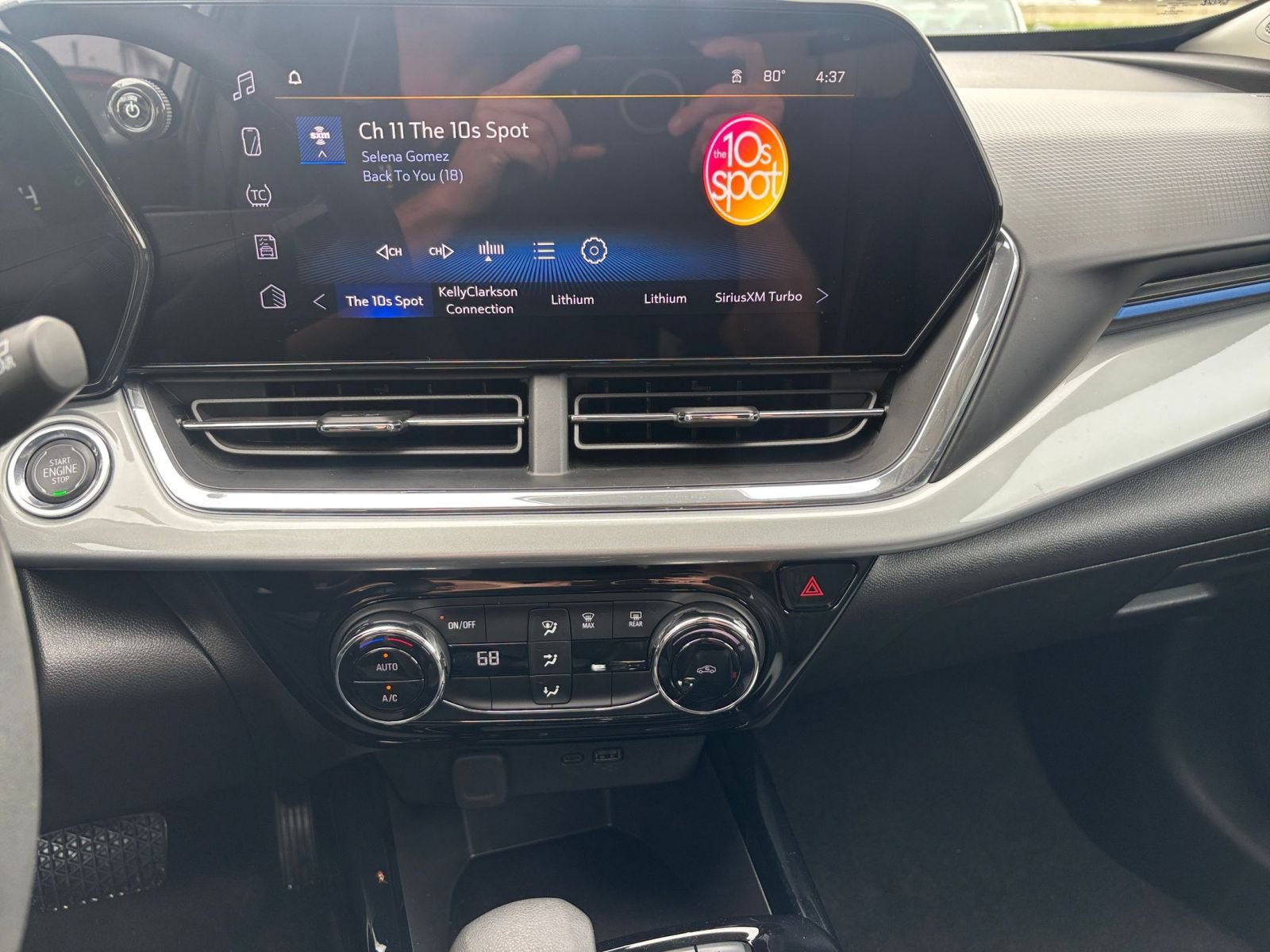 Used 2025 Chevrolet Trax LT FWD image 17