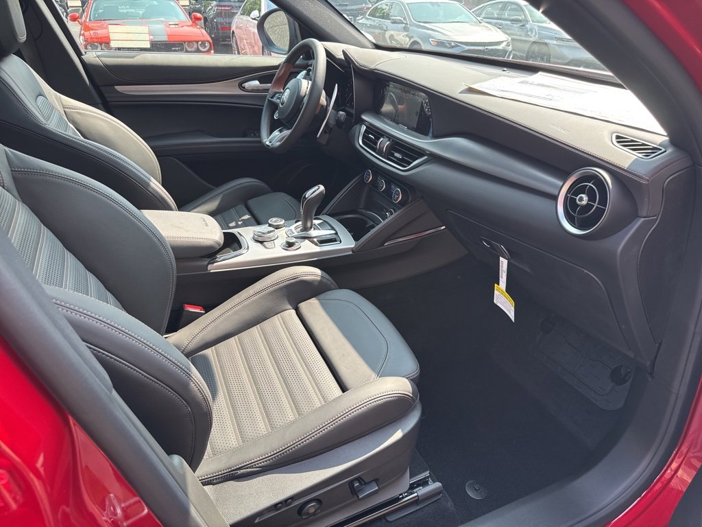 New 2025 Alfa Romeo Stelvio Sprint image 24