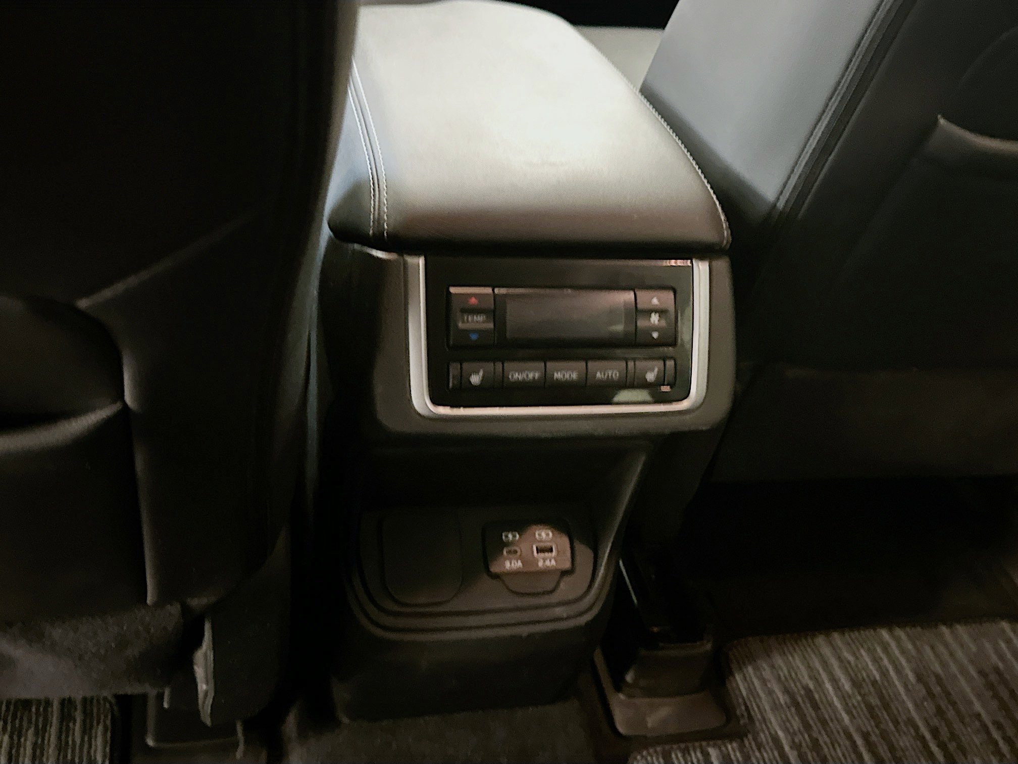 Used 2024 Subaru Ascent Limited image 27