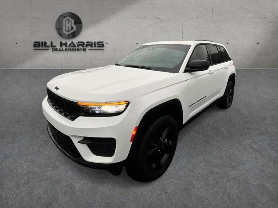 Used 2023 Jeep Grand Cherokee Altitude AWD/4WD image 1