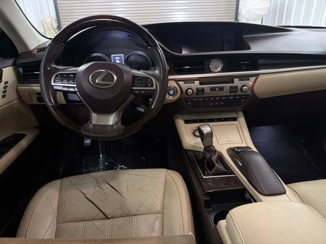 Used 2018 Lexus ES 350 w/ Luxury Package w/Wood Trim FWD image 18