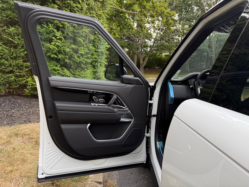 New 2025 Land Rover Range Rover SE image 5