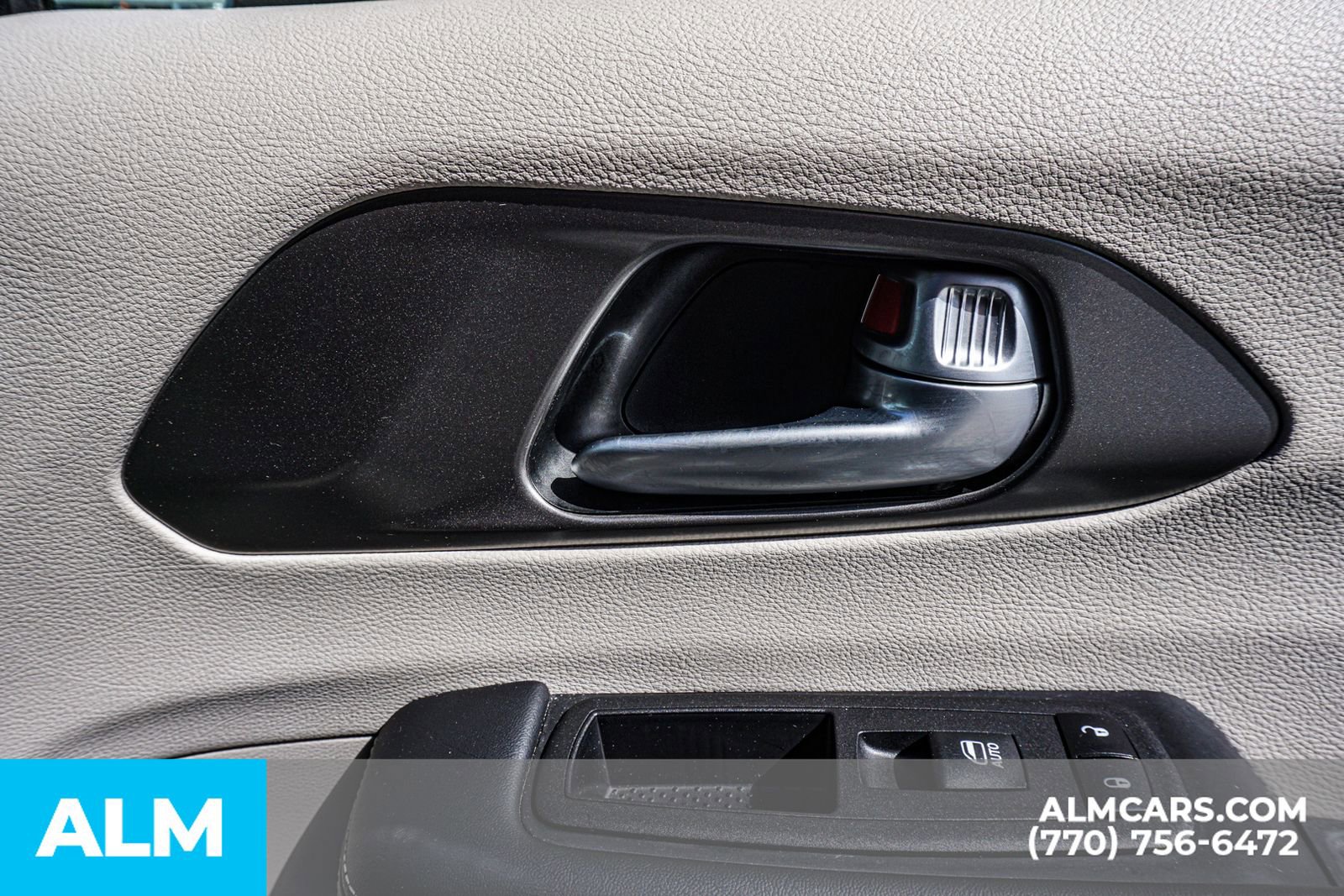Used 2024 Chrysler Pacifica Touring-L image 50