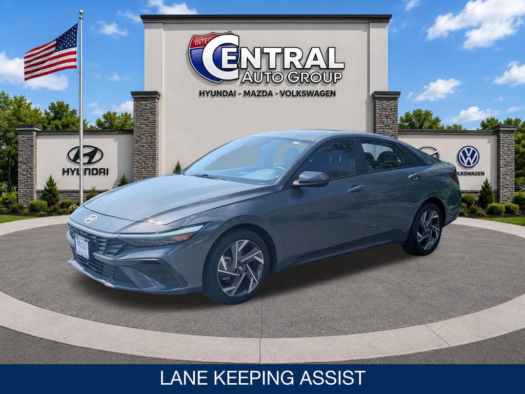 Certified 2025 Hyundai Elantra Sport FWD image 3