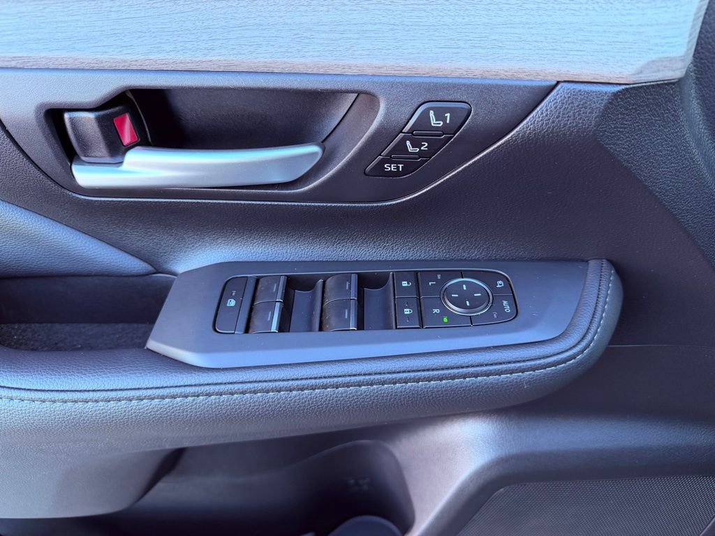 Used 2026 Toyota Grand Highlander FWD image 22