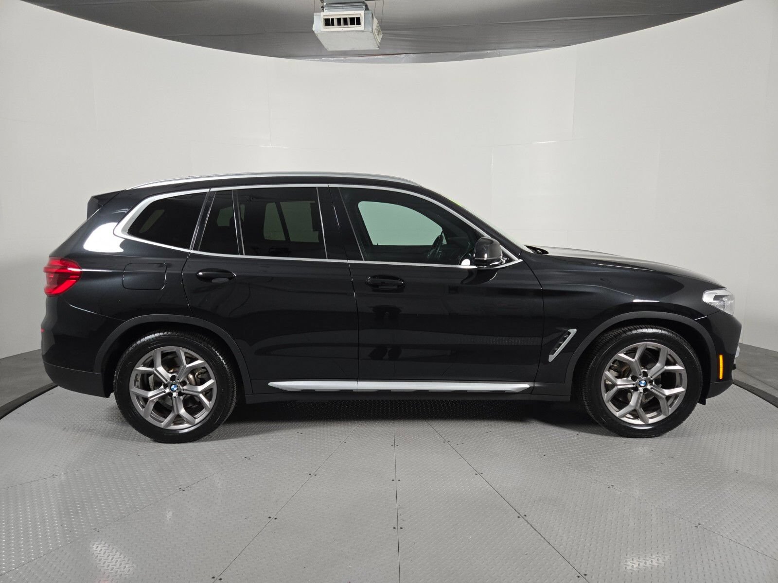 Used 2021 BMW X3 xDrive30e w/ Premium Package AWD/4WD image 3
