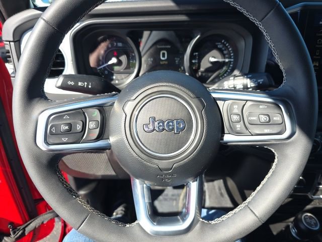 Used 2025 Jeep Wrangler Unlimited Sahara w/ Safety Group AWD/4WD image 13