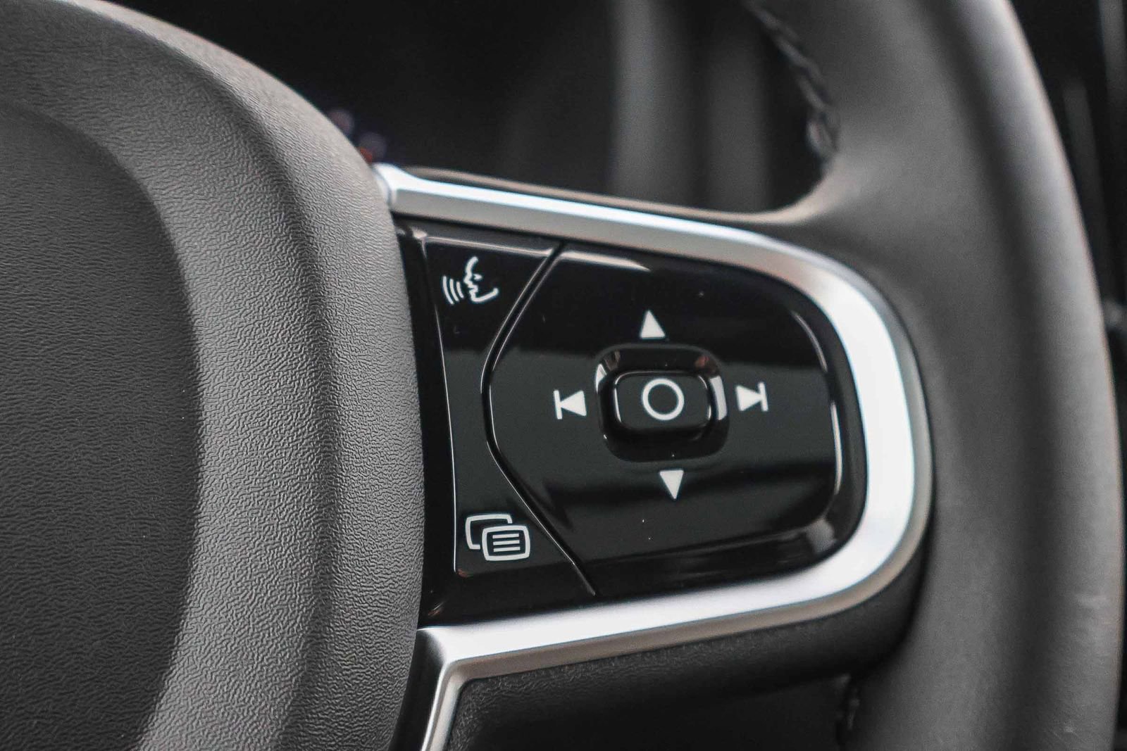 New 2026 Volvo XC60 B5 Plus w/ Climate Package PRO image 39