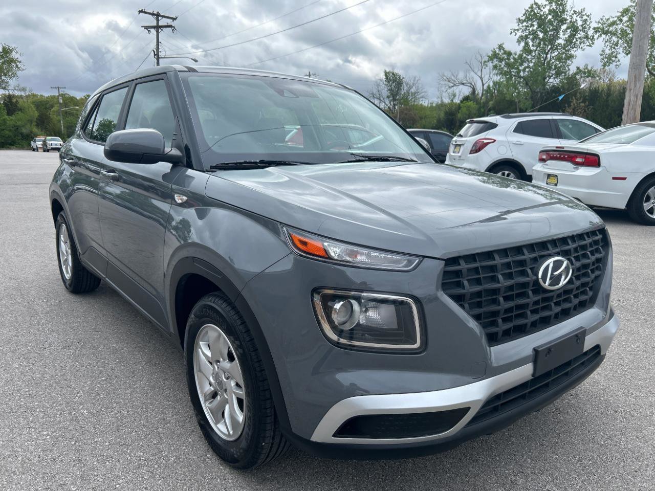 Used 2021 Hyundai Venue SE FWD image 3